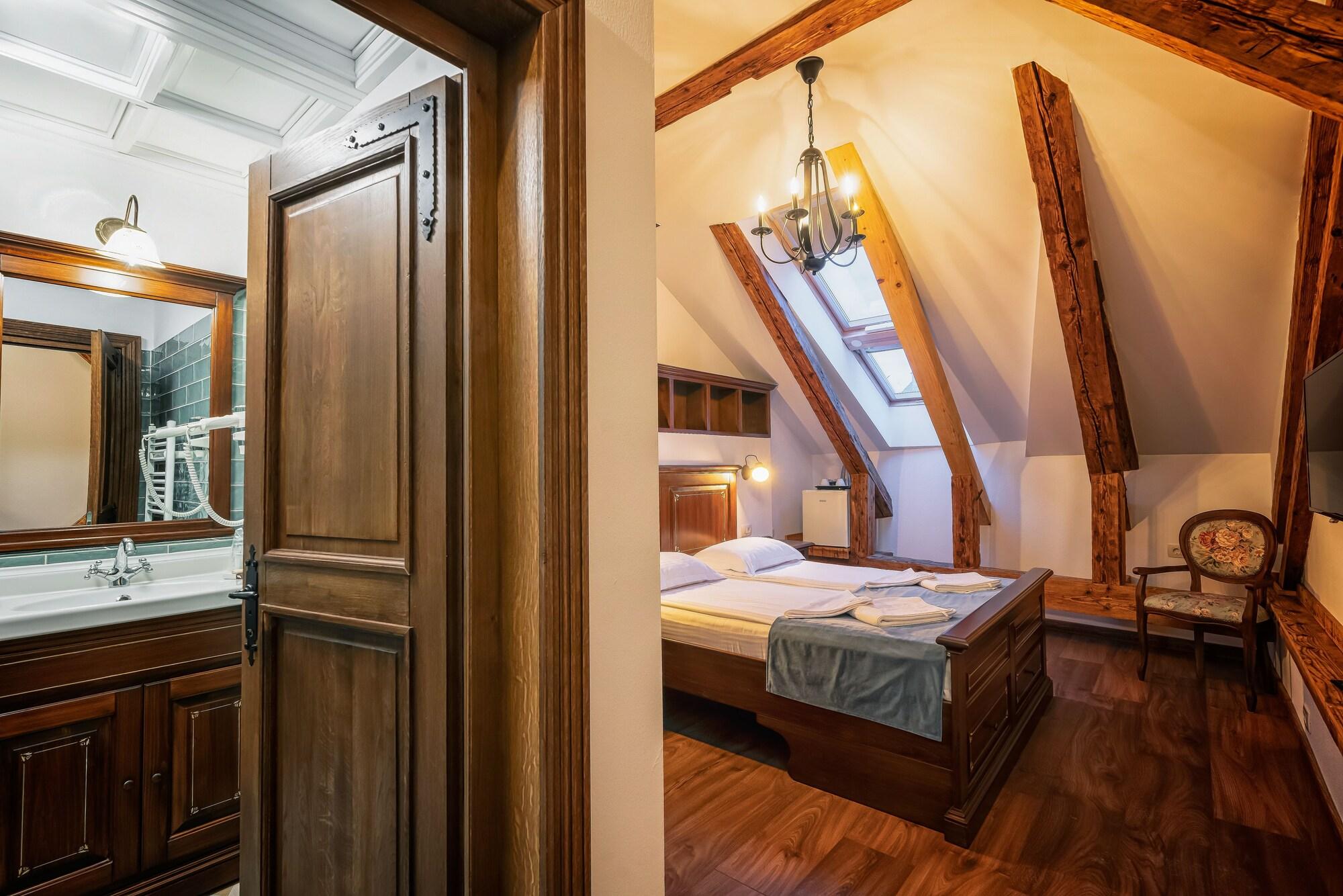 Hotel Boutique Casa Chitic -Hotel And Restaurant Str Johann Gott Nr7 براشوف المظهر الخارجي الصورة